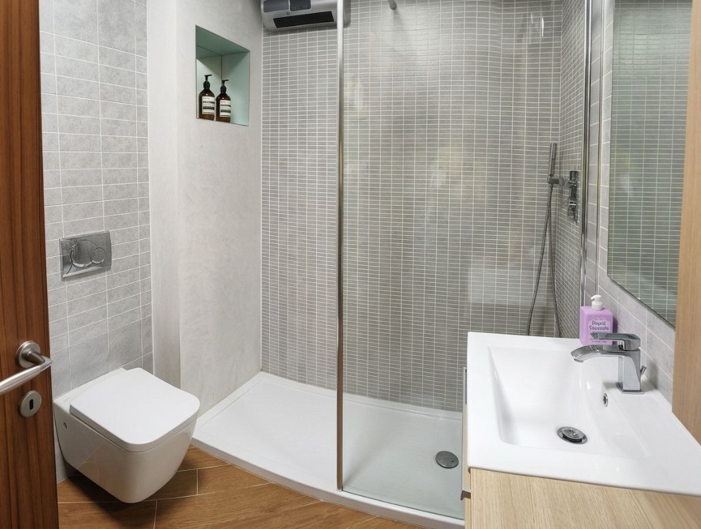 Bagno con doccia